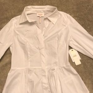 Laundry by Shelli Segal:Women’s crisp white shirt.